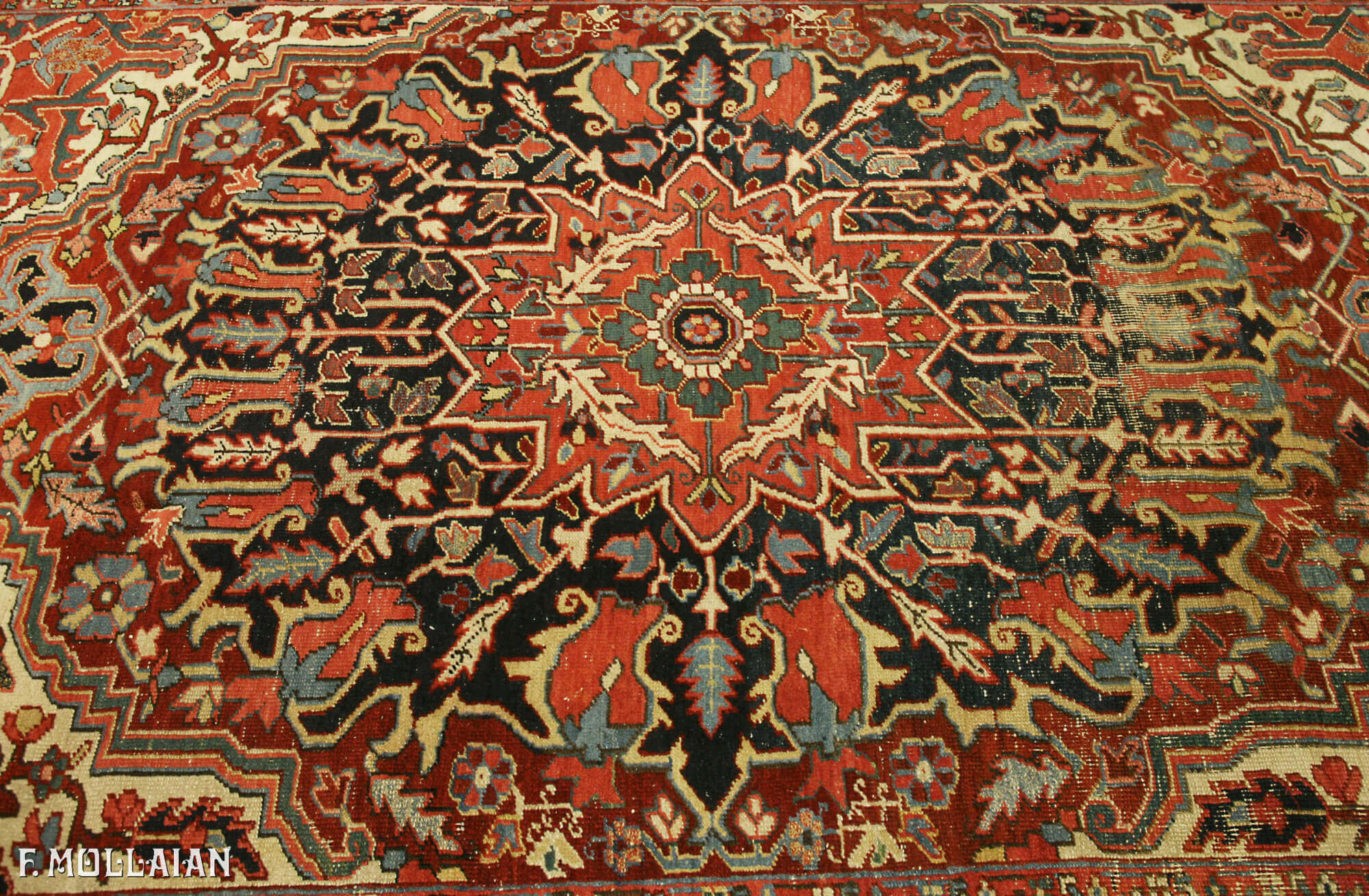 Antique Persian Heriz Carpet n°:25182784